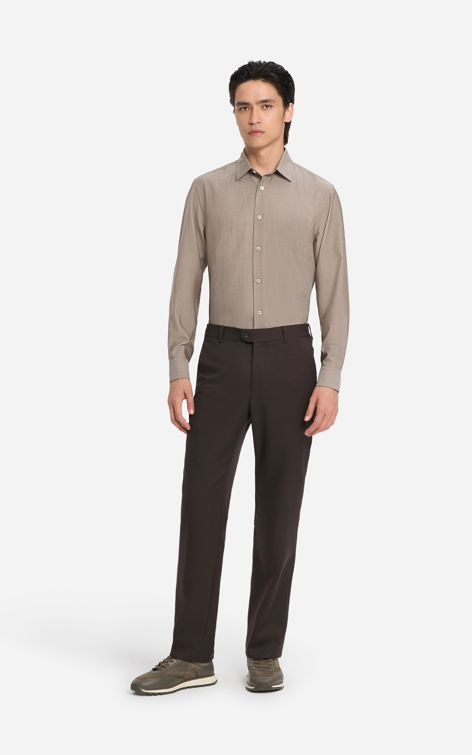 ALTAIR Axiom trousers styled on the body